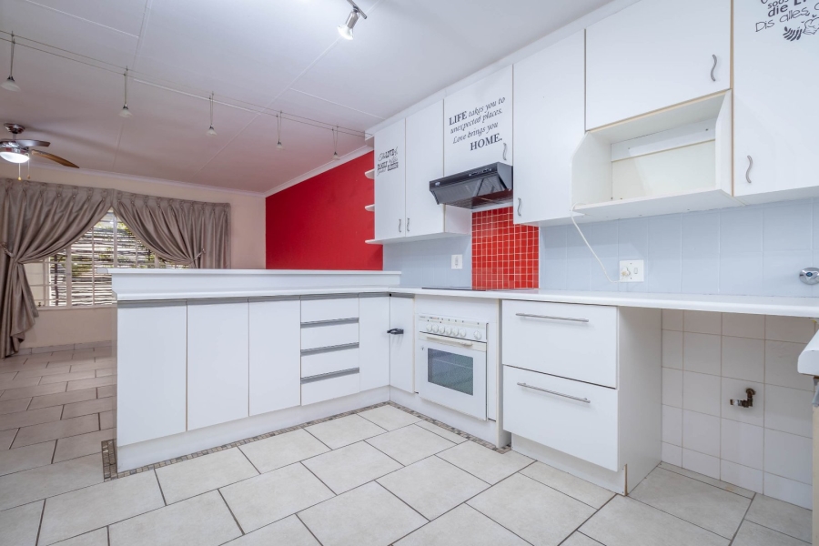To Let 2 Bedroom Property for Rent in Helderkruin Gauteng