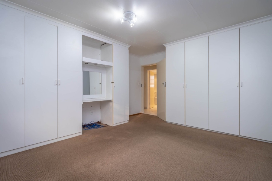 To Let 2 Bedroom Property for Rent in Helderkruin Gauteng