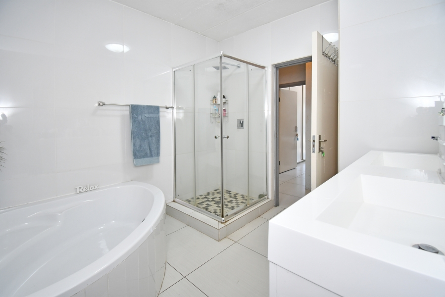 1 Bedroom Property for Sale in Morningside Gauteng