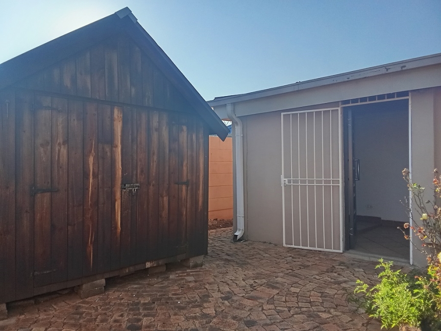 To Let 3 Bedroom Property for Rent in Florentia Gauteng