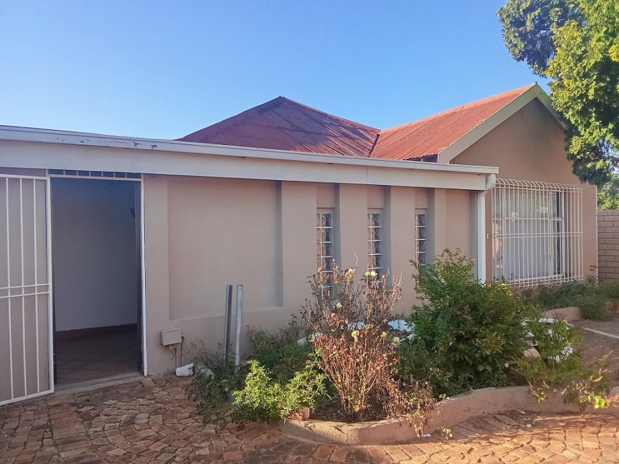 To Let 3 Bedroom Property for Rent in Florentia Gauteng