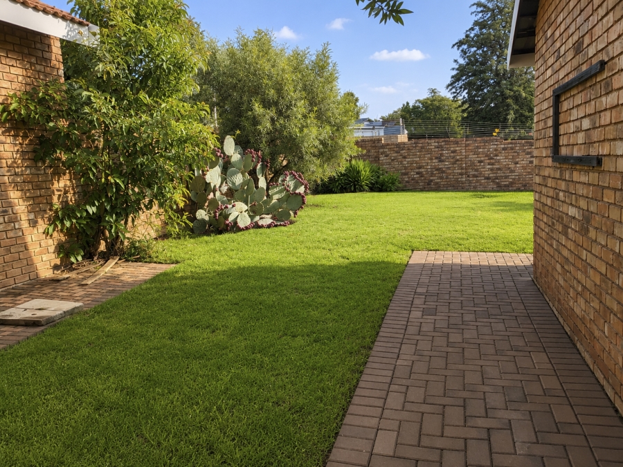 To Let 2 Bedroom Property for Rent in Halfway Gardens Gauteng