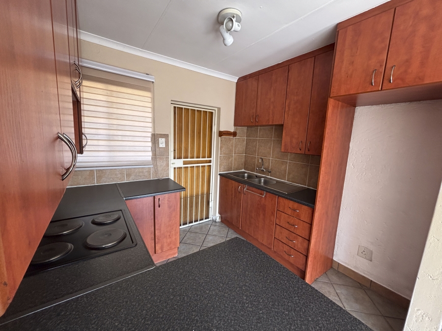 To Let 2 Bedroom Property for Rent in Halfway Gardens Gauteng