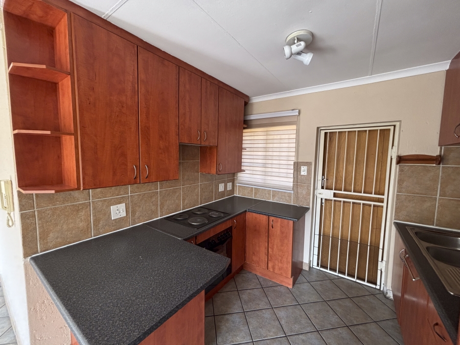 To Let 2 Bedroom Property for Rent in Halfway Gardens Gauteng