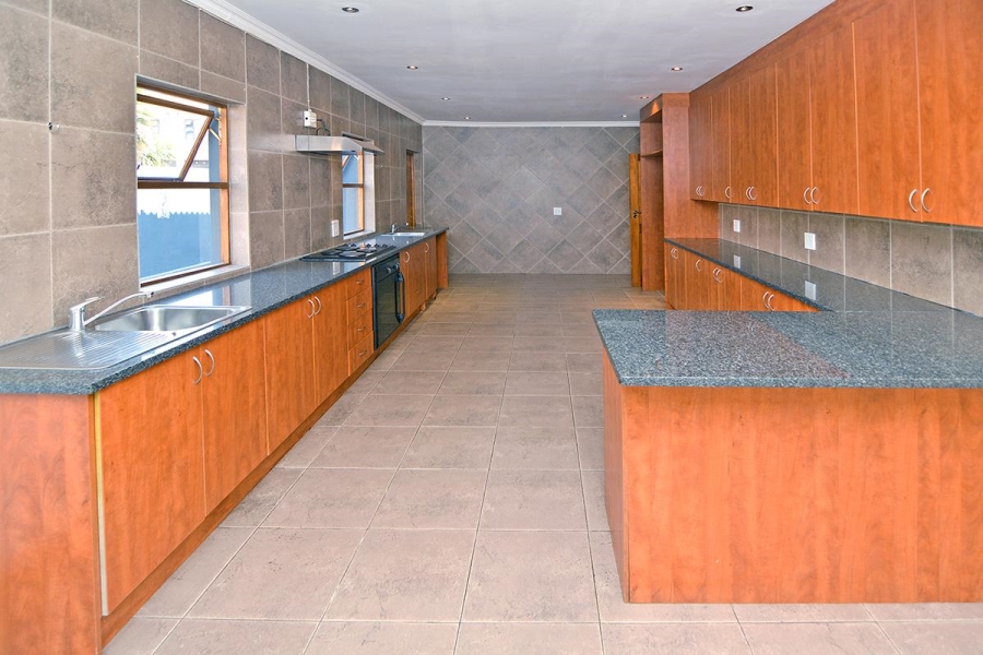 To Let 5 Bedroom Property for Rent in Greenstone Hill Gauteng