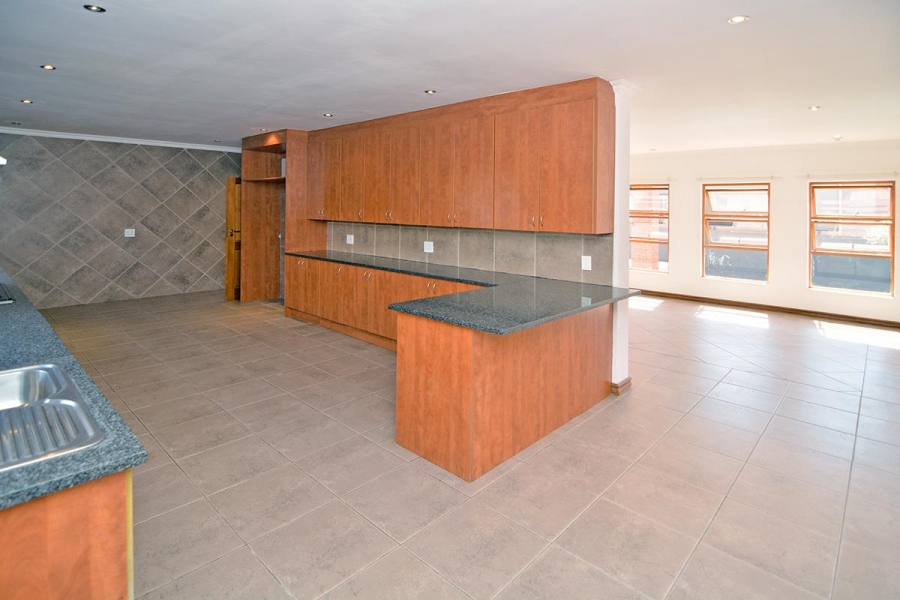To Let 5 Bedroom Property for Rent in Greenstone Hill Gauteng