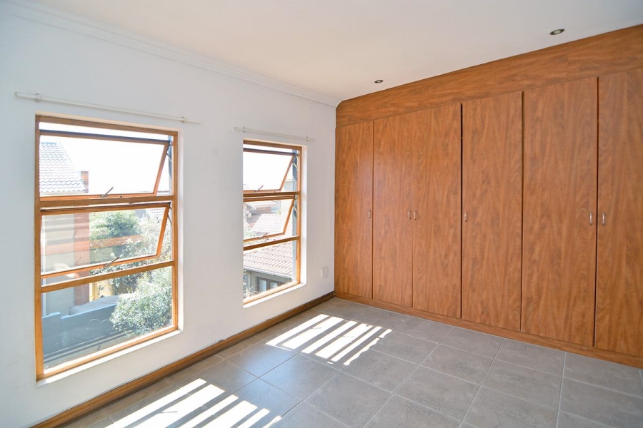 To Let 5 Bedroom Property for Rent in Greenstone Hill Gauteng