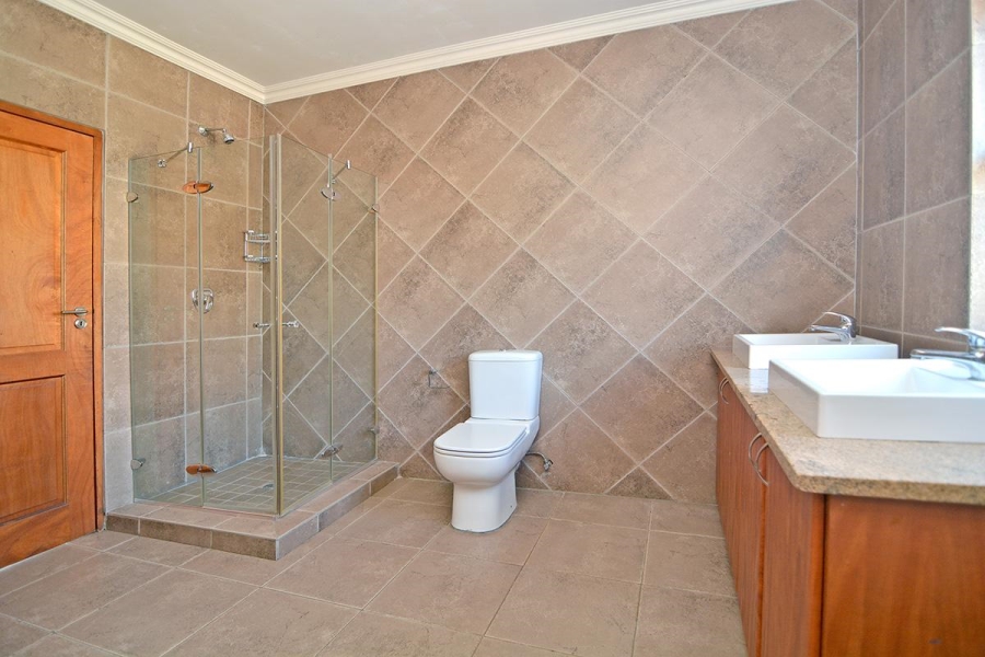 To Let 5 Bedroom Property for Rent in Greenstone Hill Gauteng