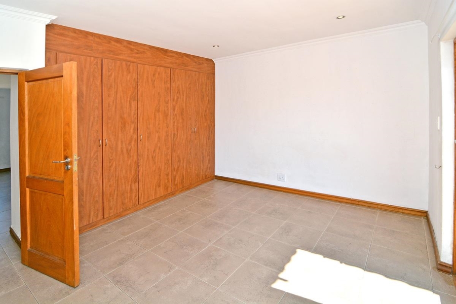 To Let 5 Bedroom Property for Rent in Greenstone Hill Gauteng