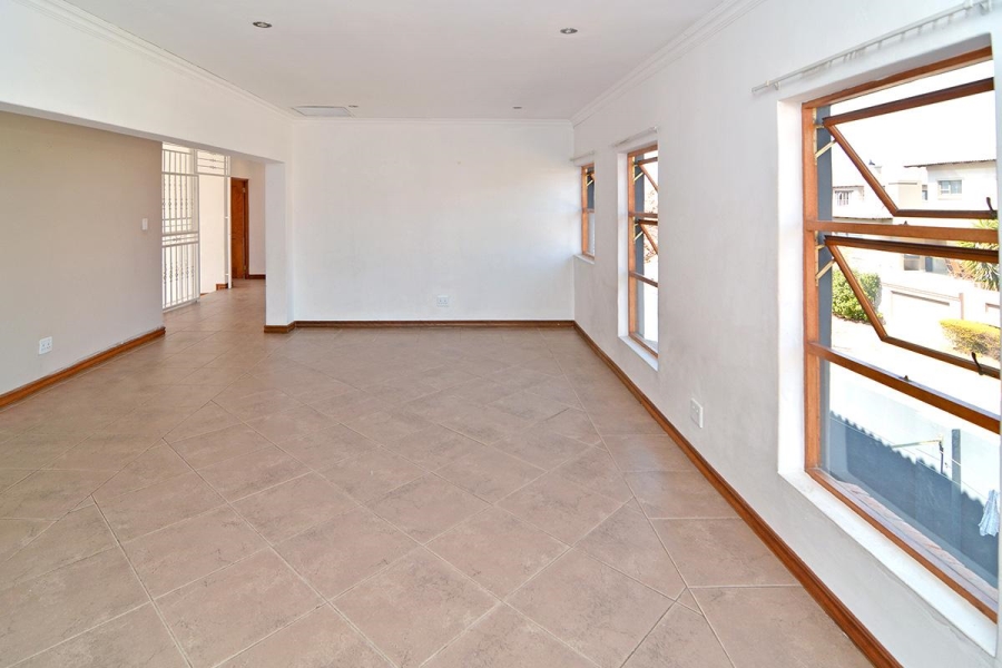 To Let 5 Bedroom Property for Rent in Greenstone Hill Gauteng