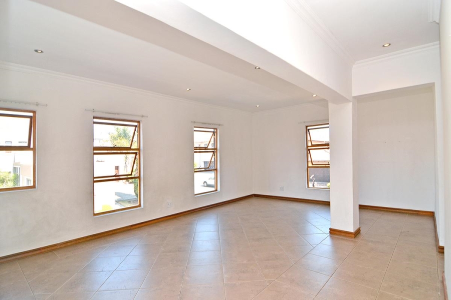 To Let 5 Bedroom Property for Rent in Greenstone Hill Gauteng