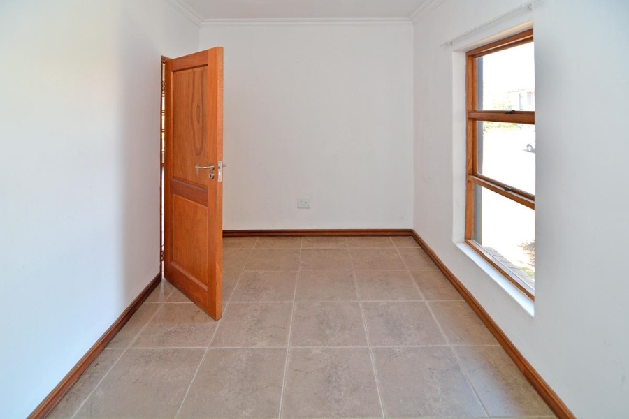 To Let 5 Bedroom Property for Rent in Greenstone Hill Gauteng
