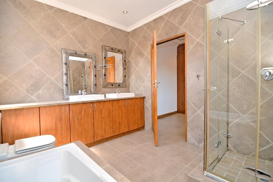 To Let 5 Bedroom Property for Rent in Greenstone Hill Gauteng