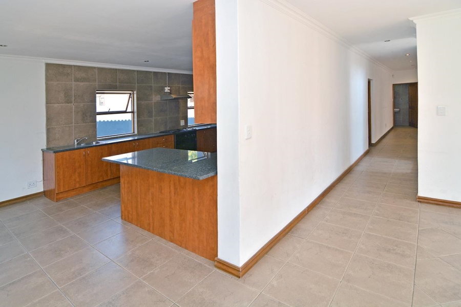 To Let 5 Bedroom Property for Rent in Greenstone Hill Gauteng