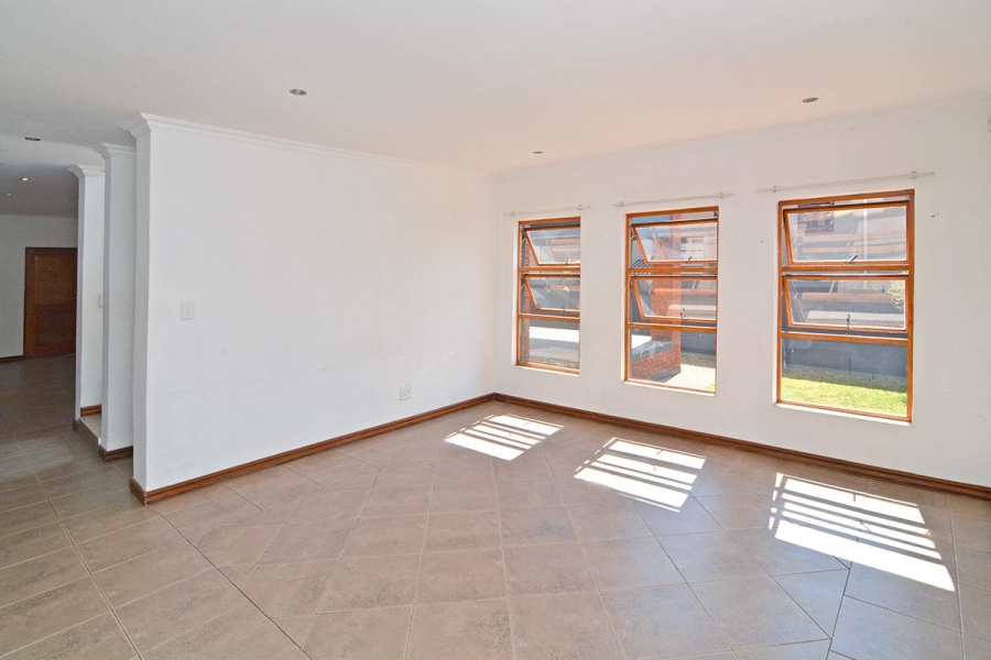To Let 5 Bedroom Property for Rent in Greenstone Hill Gauteng