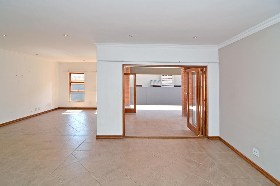 To Let 5 Bedroom Property for Rent in Greenstone Hill Gauteng