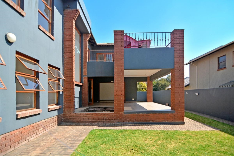 To Let 5 Bedroom Property for Rent in Greenstone Hill Gauteng