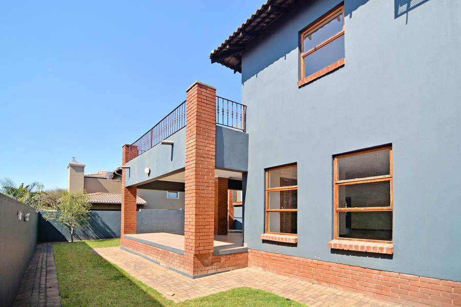 To Let 5 Bedroom Property for Rent in Greenstone Hill Gauteng