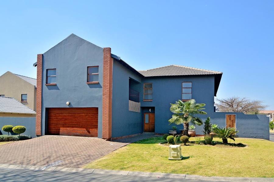 To Let 5 Bedroom Property for Rent in Greenstone Hill Gauteng