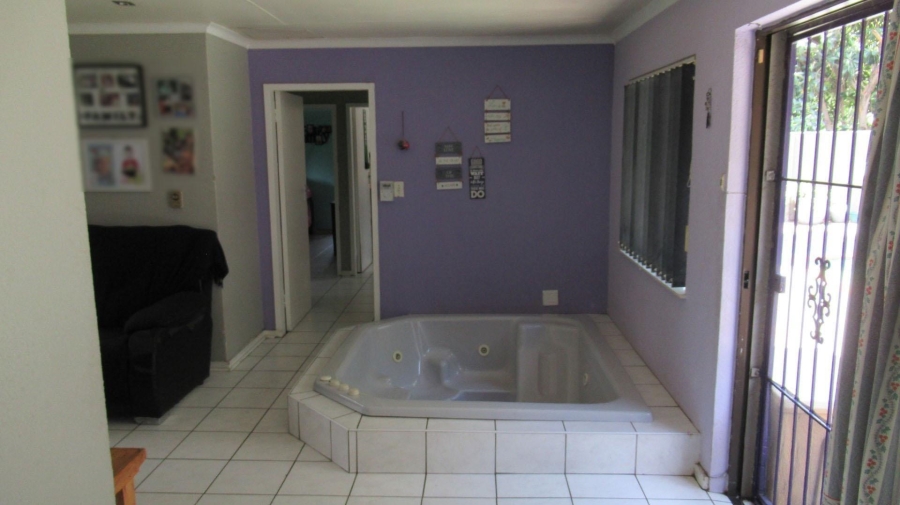 3 Bedroom Property for Sale in Albertsdal Gauteng