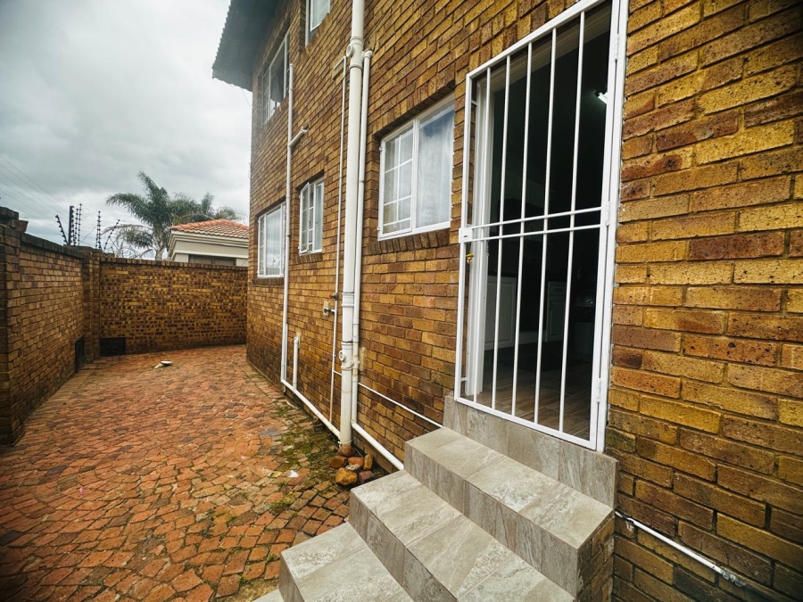 2 Bedroom Property for Sale in Kenleaf Gauteng