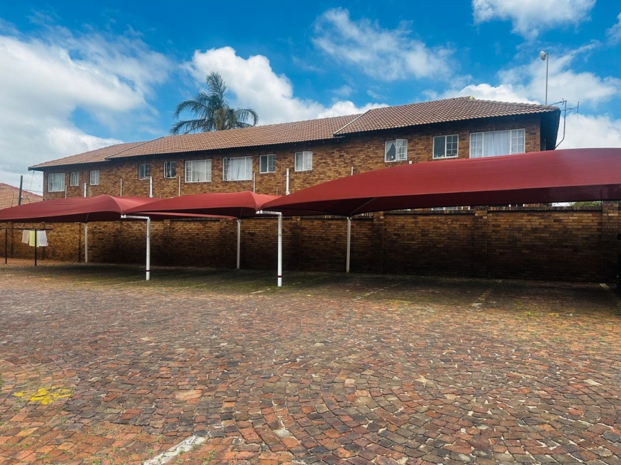 2 Bedroom Property for Sale in Kenleaf Gauteng