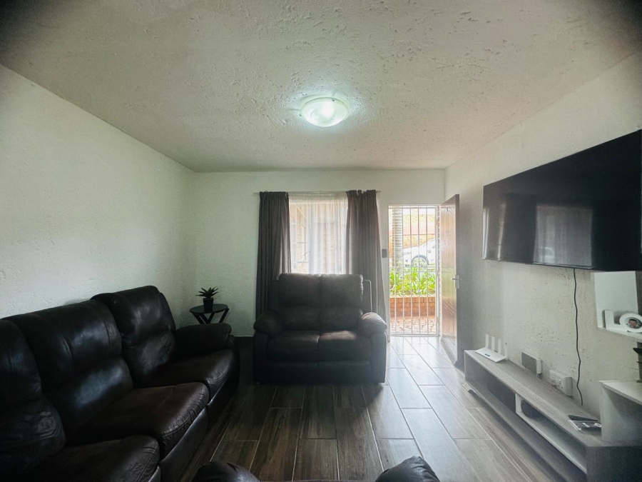 2 Bedroom Property for Sale in Kenleaf Gauteng