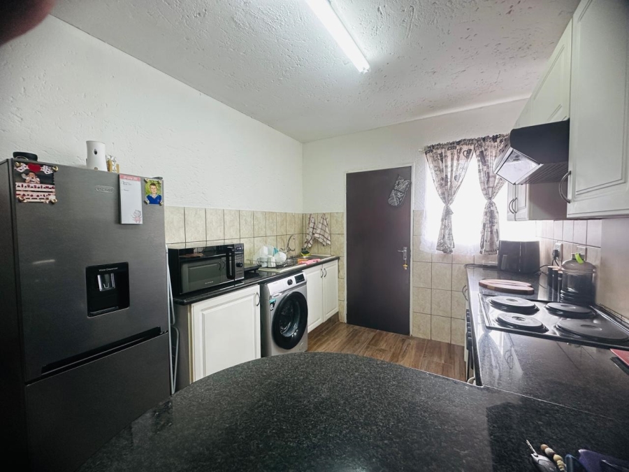 2 Bedroom Property for Sale in Kenleaf Gauteng