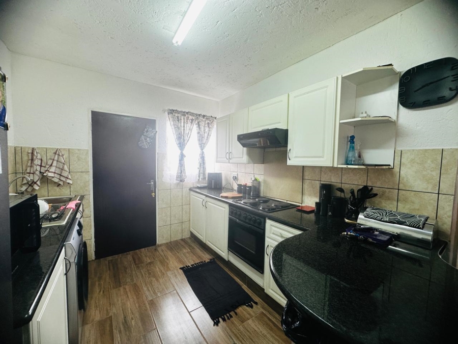 2 Bedroom Property for Sale in Kenleaf Gauteng