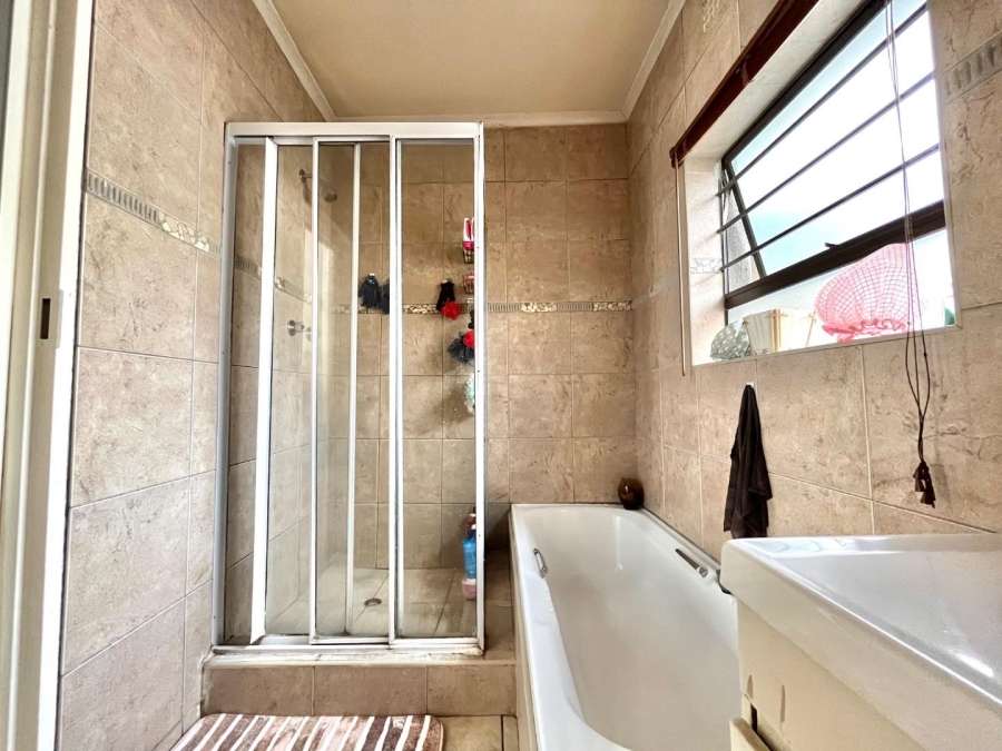 4 Bedroom Property for Sale in Ridgeway Gauteng