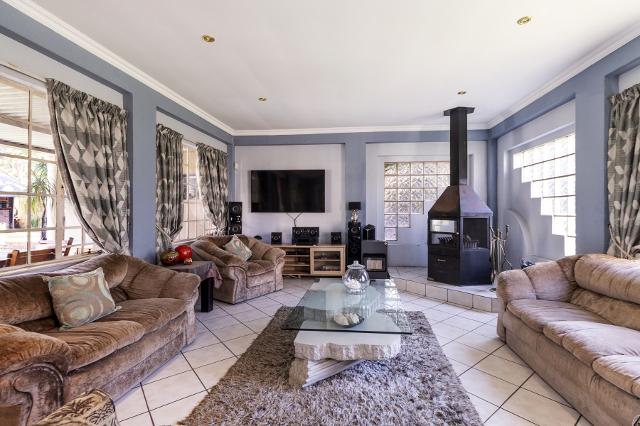 4 Bedroom Property for Sale in Douglasdale Gauteng
