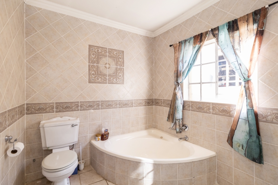 4 Bedroom Property for Sale in Douglasdale Gauteng