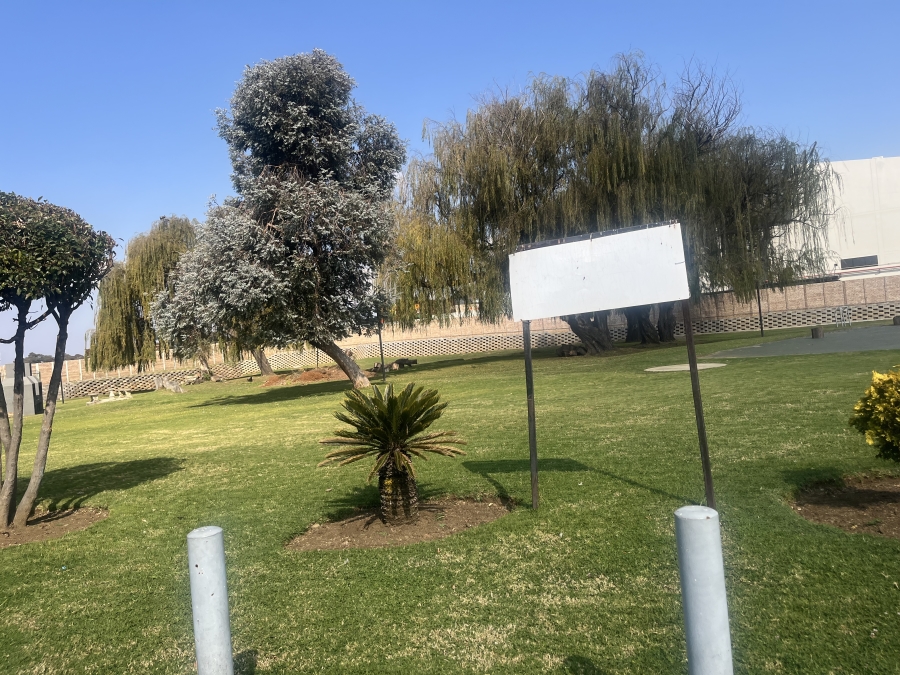 2 Bedroom Property for Sale in Mulbarton Gauteng
