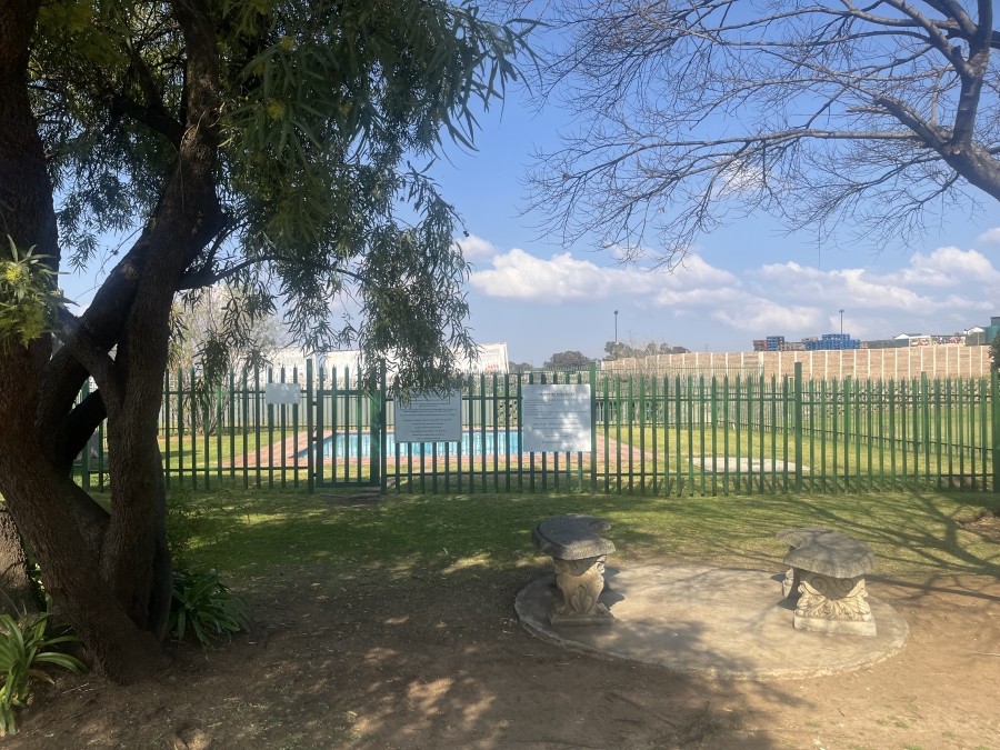 2 Bedroom Property for Sale in Mulbarton Gauteng