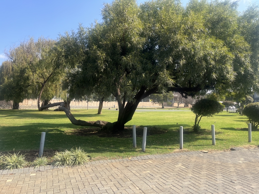 2 Bedroom Property for Sale in Mulbarton Gauteng