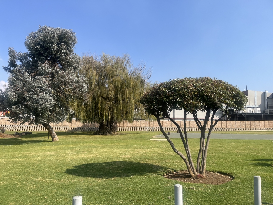 2 Bedroom Property for Sale in Mulbarton Gauteng