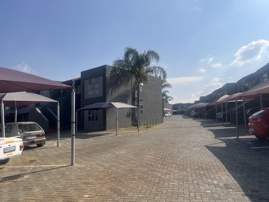 2 Bedroom Property for Sale in Mulbarton Gauteng
