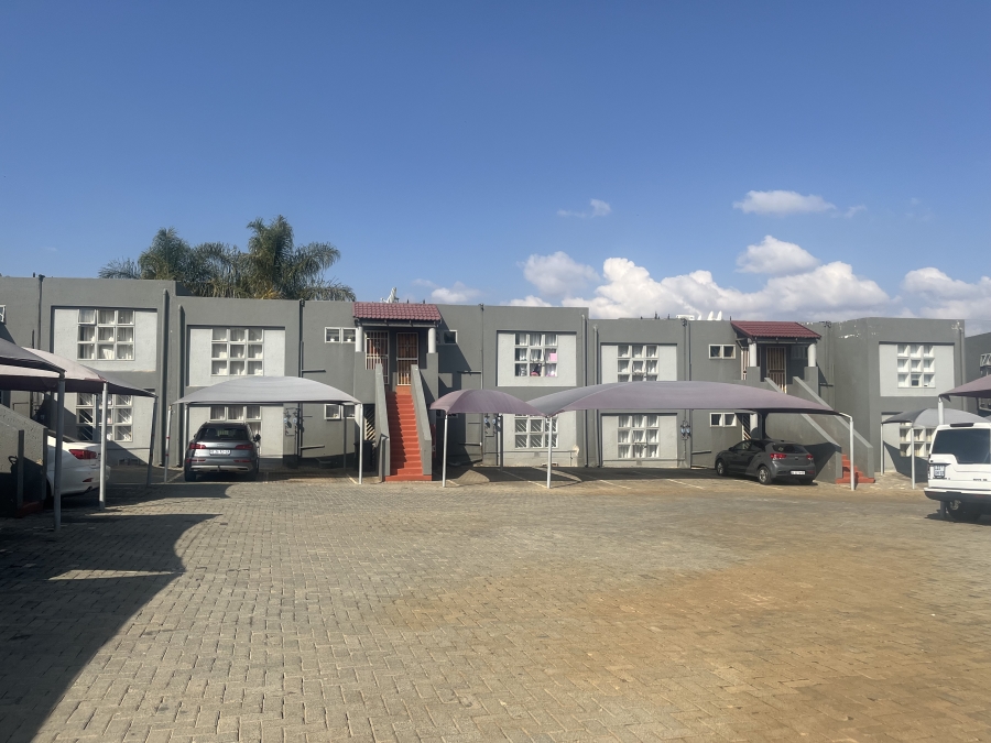2 Bedroom Property for Sale in Mulbarton Gauteng