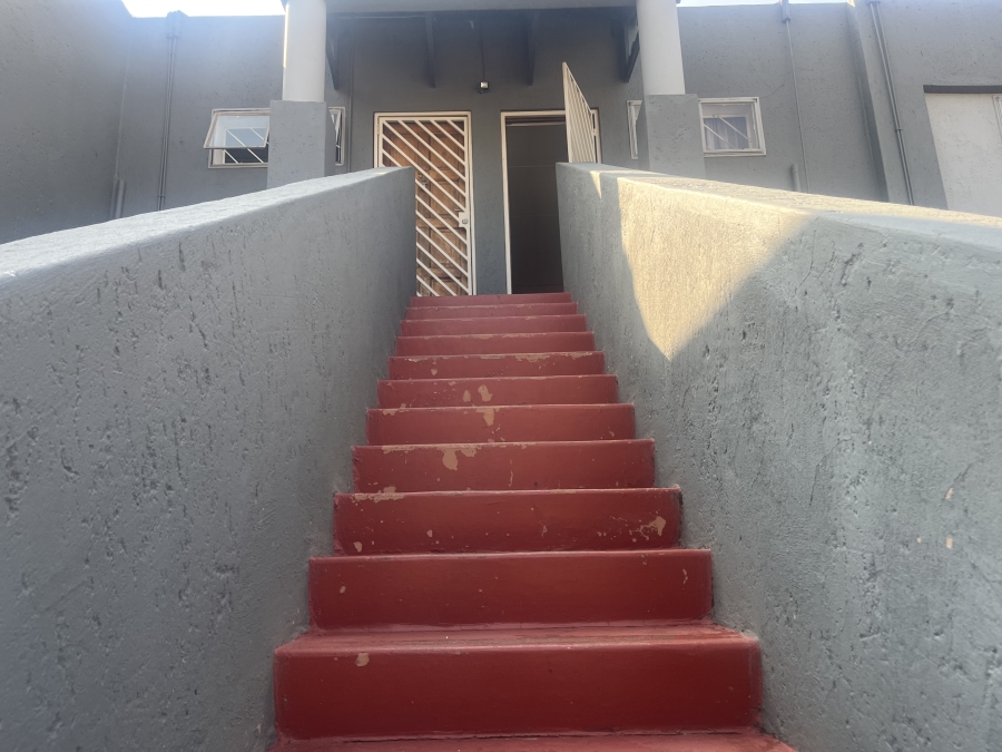 2 Bedroom Property for Sale in Mulbarton Gauteng