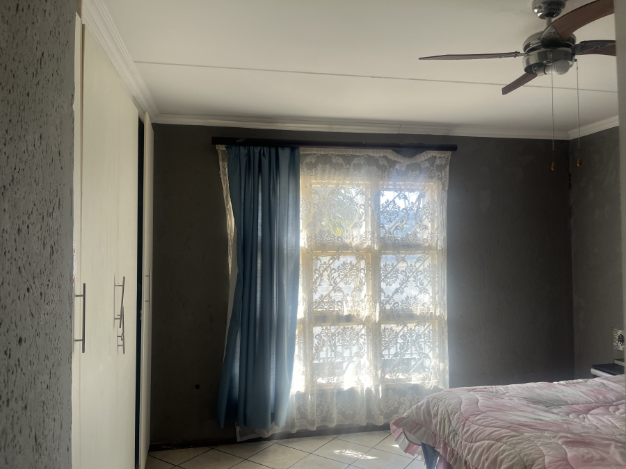2 Bedroom Property for Sale in Mulbarton Gauteng