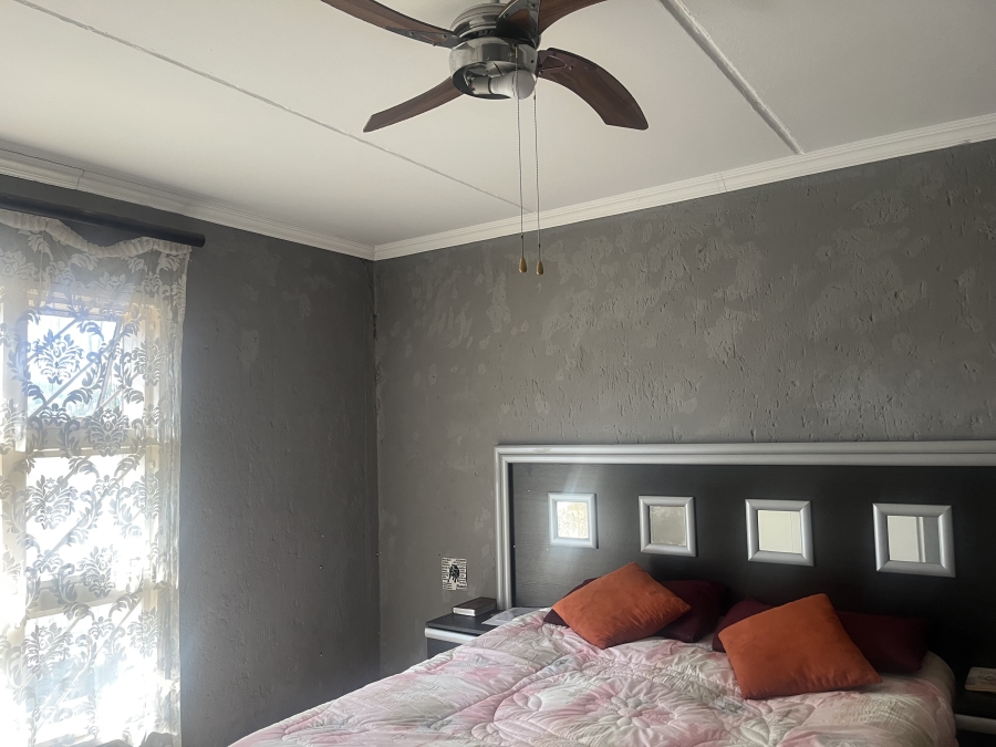 2 Bedroom Property for Sale in Mulbarton Gauteng