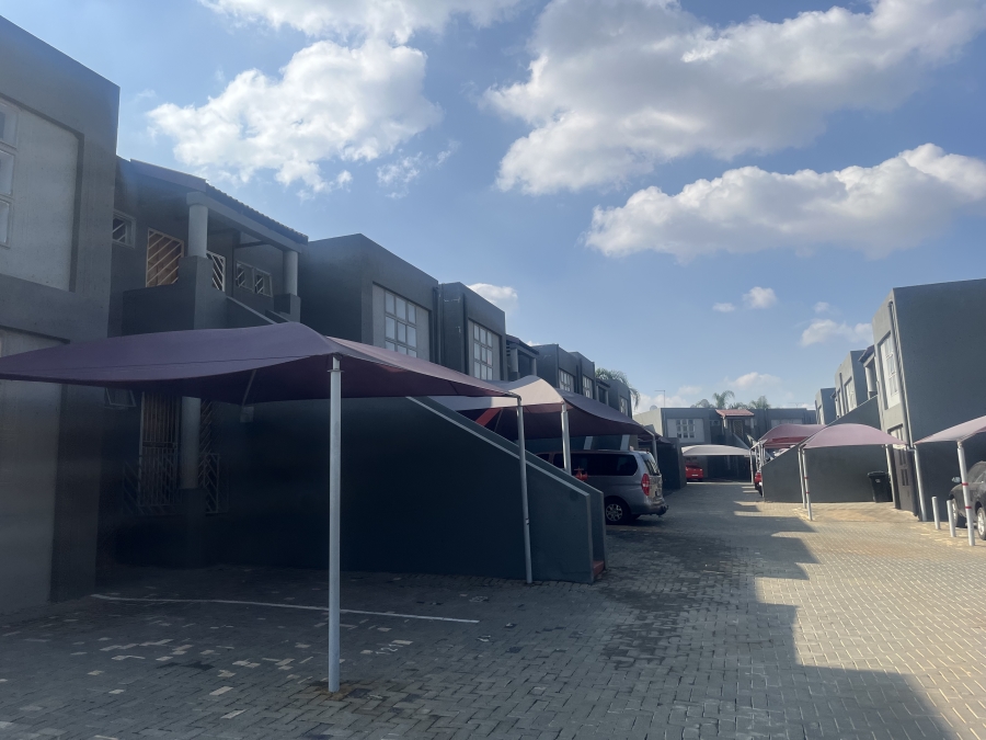 2 Bedroom Property for Sale in Mulbarton Gauteng