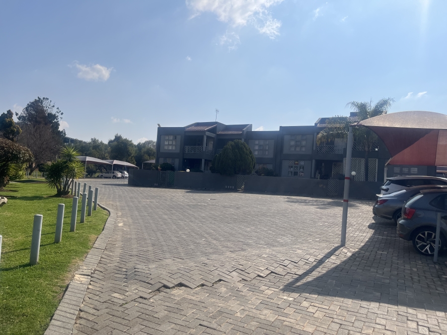 2 Bedroom Property for Sale in Mulbarton Gauteng