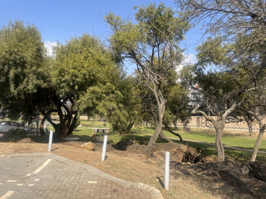 2 Bedroom Property for Sale in Mulbarton Gauteng