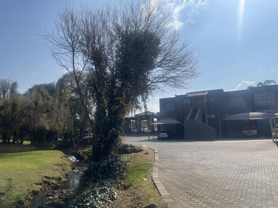 2 Bedroom Property for Sale in Mulbarton Gauteng