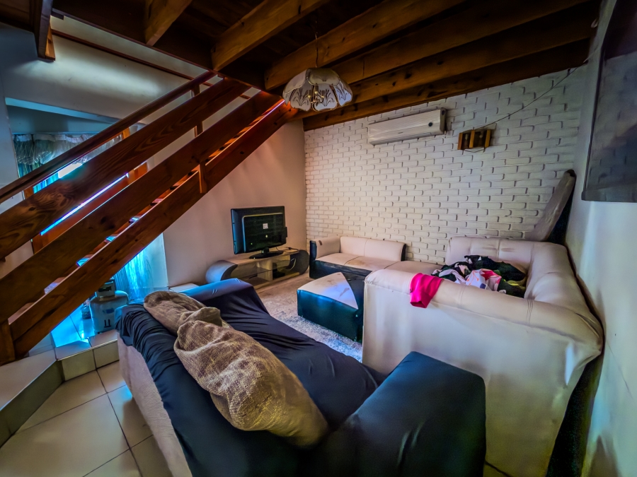 5 Bedroom Property for Sale in Garsfontein Gauteng