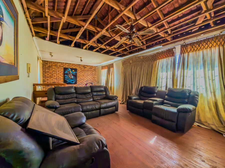 5 Bedroom Property for Sale in Garsfontein Gauteng