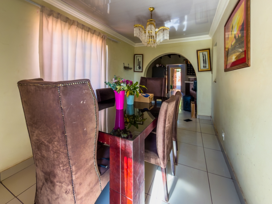5 Bedroom Property for Sale in Garsfontein Gauteng