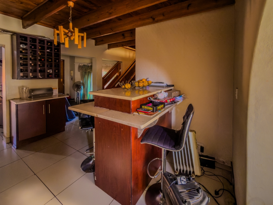 5 Bedroom Property for Sale in Garsfontein Gauteng