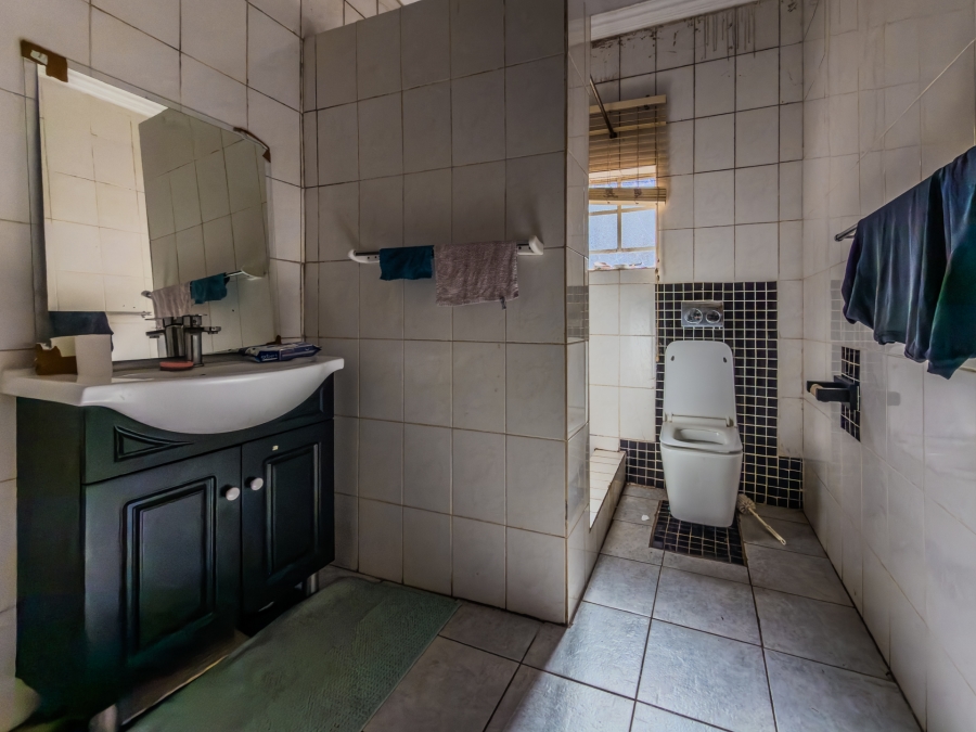 5 Bedroom Property for Sale in Garsfontein Gauteng